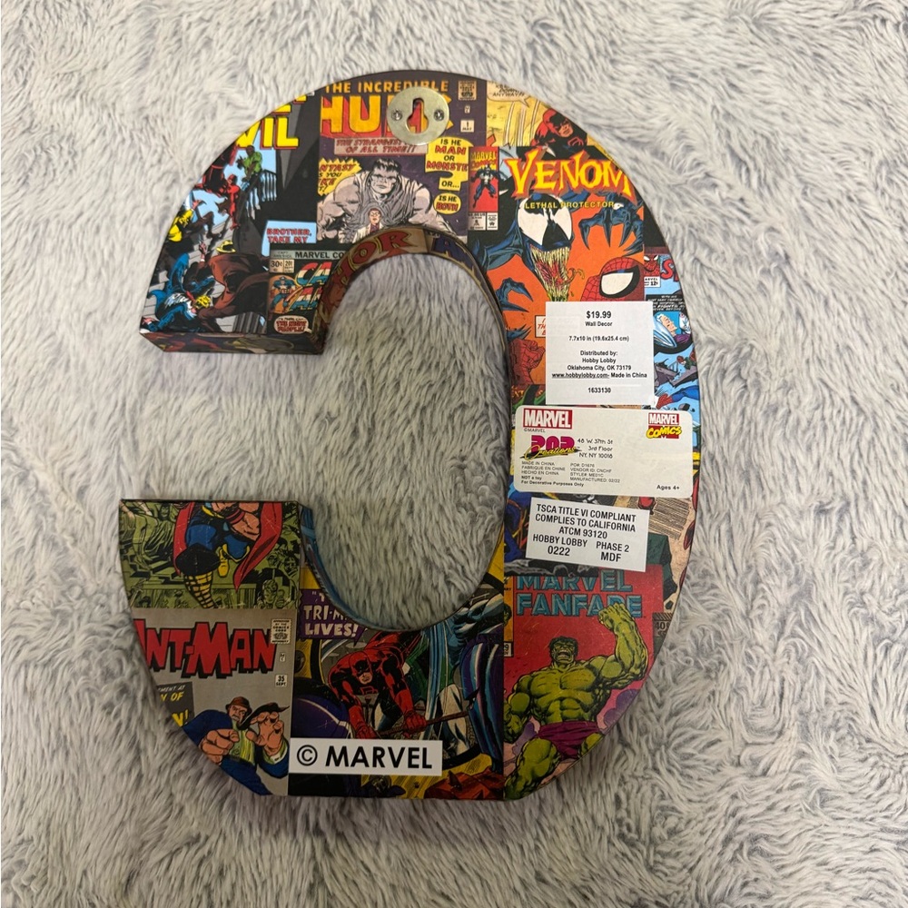 Marvel Comics Letter C Sign - Picture 2 of 2